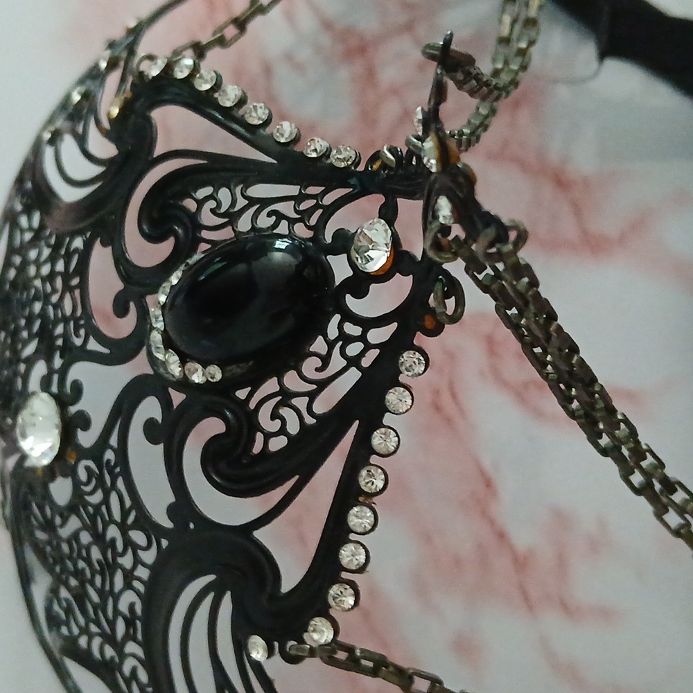 Jeweled Mask - Picture 3 of 5